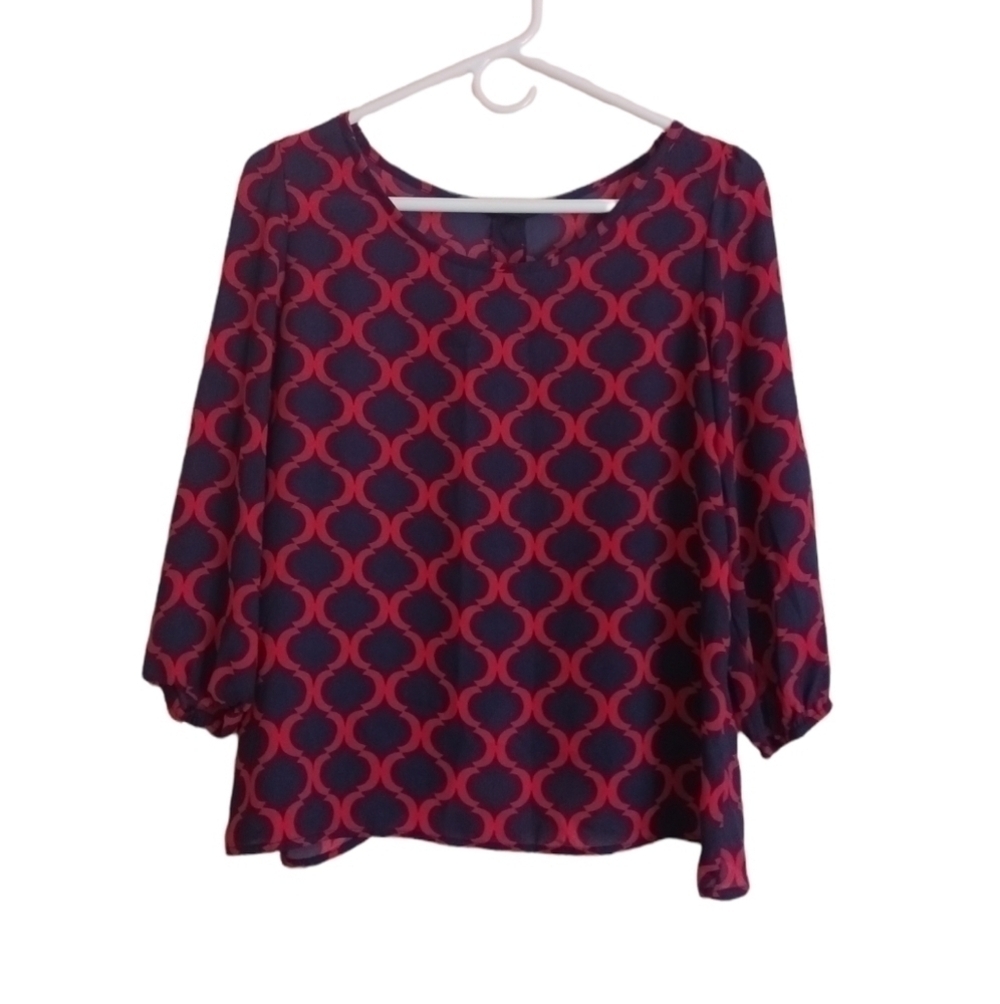PEACH LOVE California Navy blue and red patterned button down back top